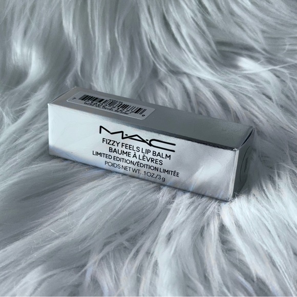 ✨UNOPENED MAC Fizzy Feels Lip Balm - Taste For Bubbles - Picture 5 of 5